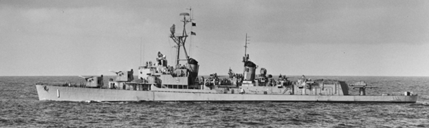 Первый американский эсминец с управляемыми зенитными ракетами, USS «Gyatt» типа «Gearing», в опытных целях перевооруженный на комплекс RIM-2 «Terrier». Оказался не слишком-то удачным, и от дальнейшего перевооружения эсминцев военной постройки отказались.
