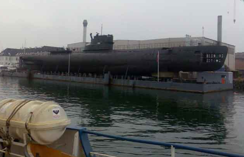 Подводная лодка на понтоне в г.Наксков (Дания), 2008 год