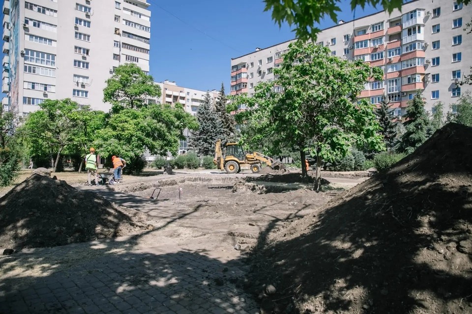    В Мариуполе приступили к активной реконструкции детского сквера «Лукоморье». Фото: МАХ/Кольцов