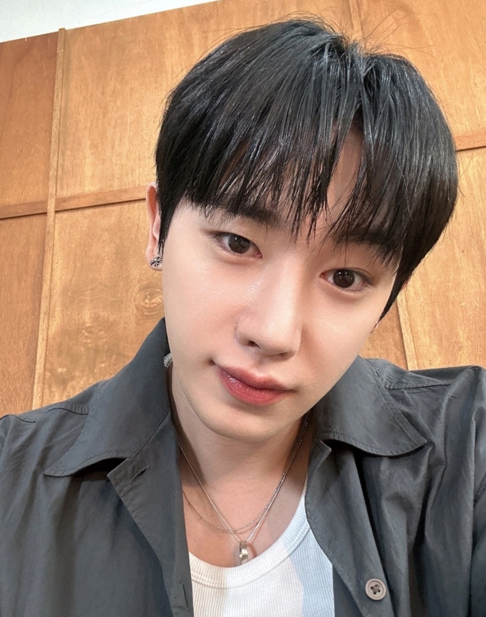 Вонхо дебютировал в составе успешной мужской группы Monsta X в 2015 году. Все шло хорошо, пока в социальных сетях его не обвинили в незаконном употреблении марихуаны в молодости. Хотя тест оказался отрицательным и он получил широкую поддержку от поклонников, айдолу пришлось уйти. В 2020 году он начал сольную карьеру.