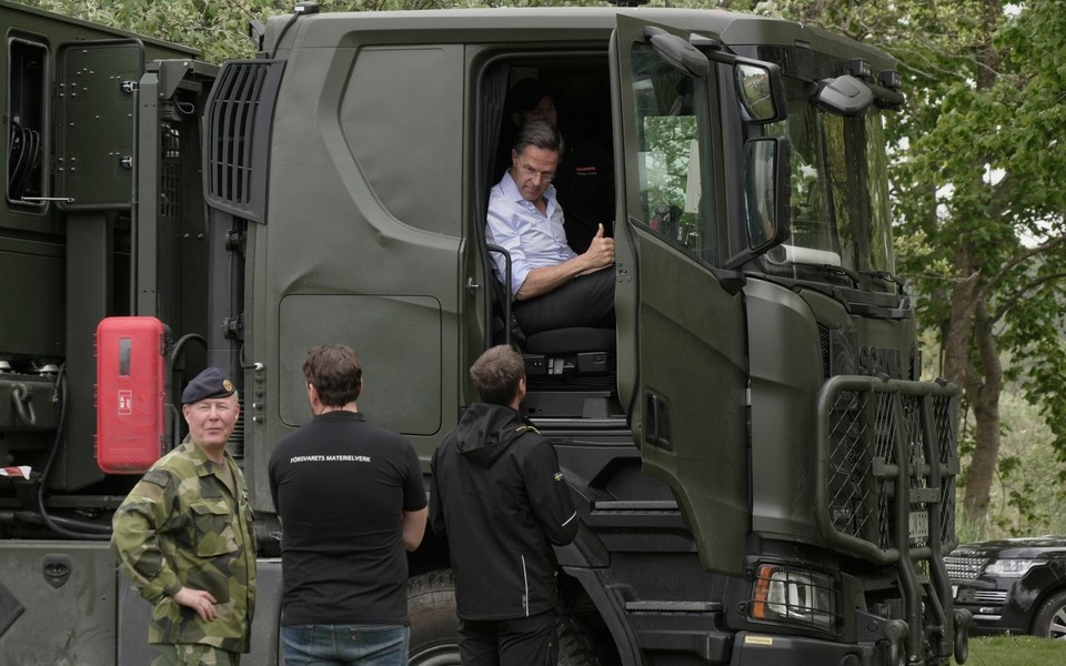    Промышленность ЕС встала на военные рельсы REUTERS