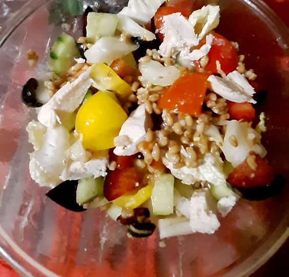 Салат с пекинской капустой, курицей и полбой
