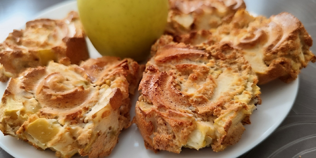 Низкоуглеводная шарлотка с яблоками
