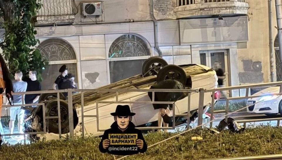    ДТП на пересечении проспекта Ленина и улицы Матросова. Источник: vk.com/incident22