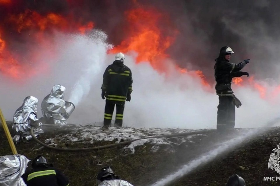    В ЛНР за сутки потушили 12 пожаров. ФОТО: МЧС России