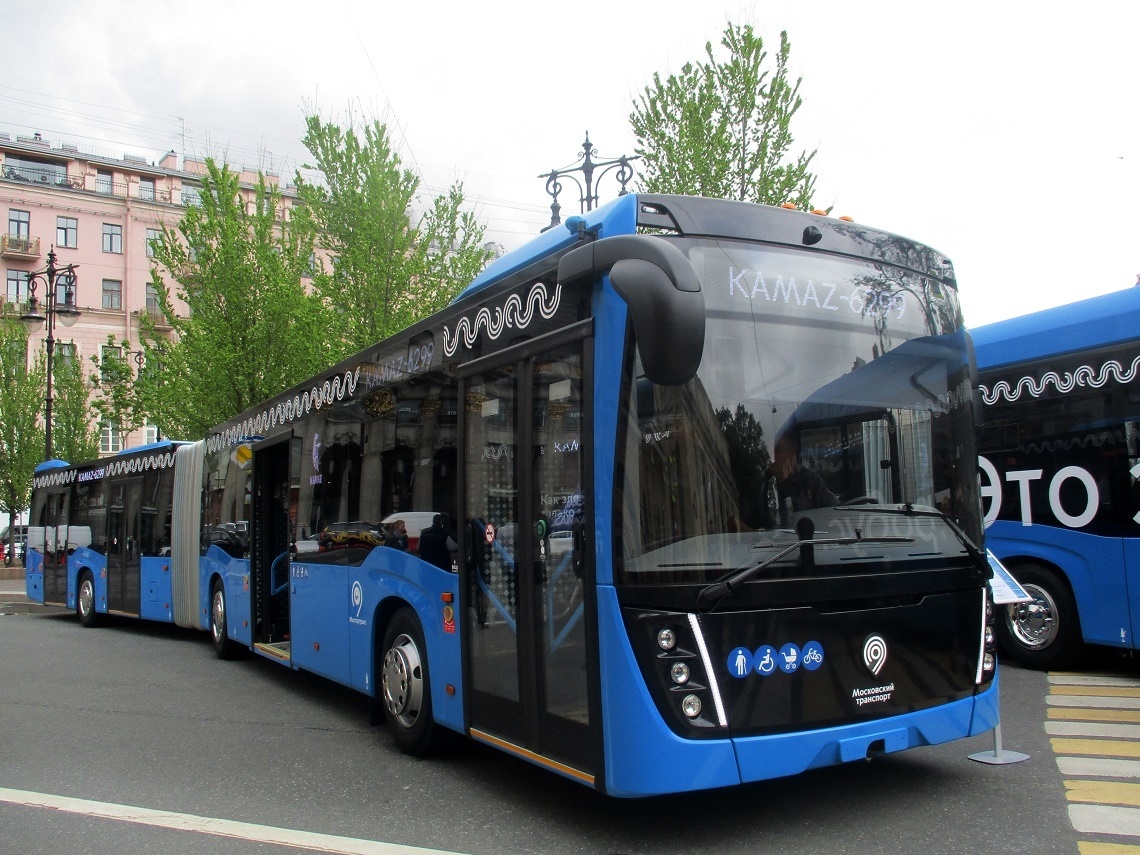 Сочлененная модель автобуса КАМАЗ-6299 на выставочной площадке фестиваля SpbTransportFest-2021.  Фото сайта fotobus.msk.ru