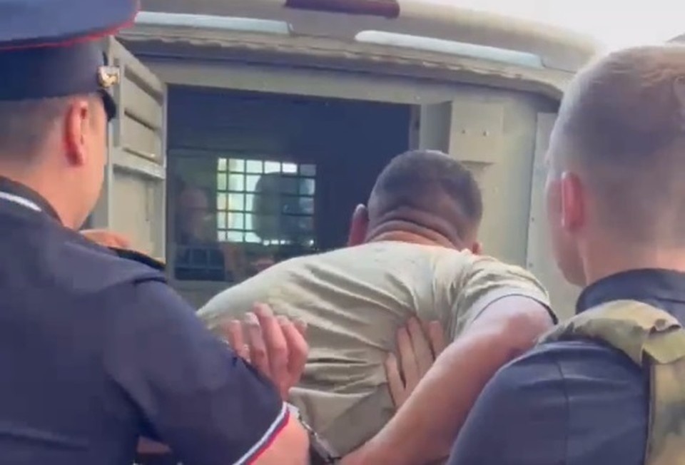    Пьяного дебошира задержали и отправили под стражу. Фото: скриншот видео