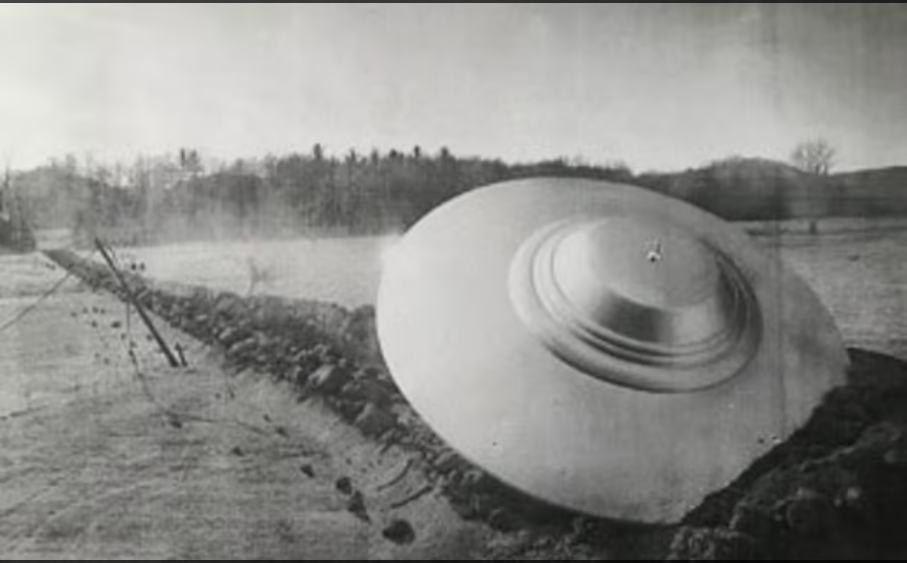 На эскизе художника, изображено предполагаемое крушение НЛО в 1933 году недалеко от Мадженты на севере Италии