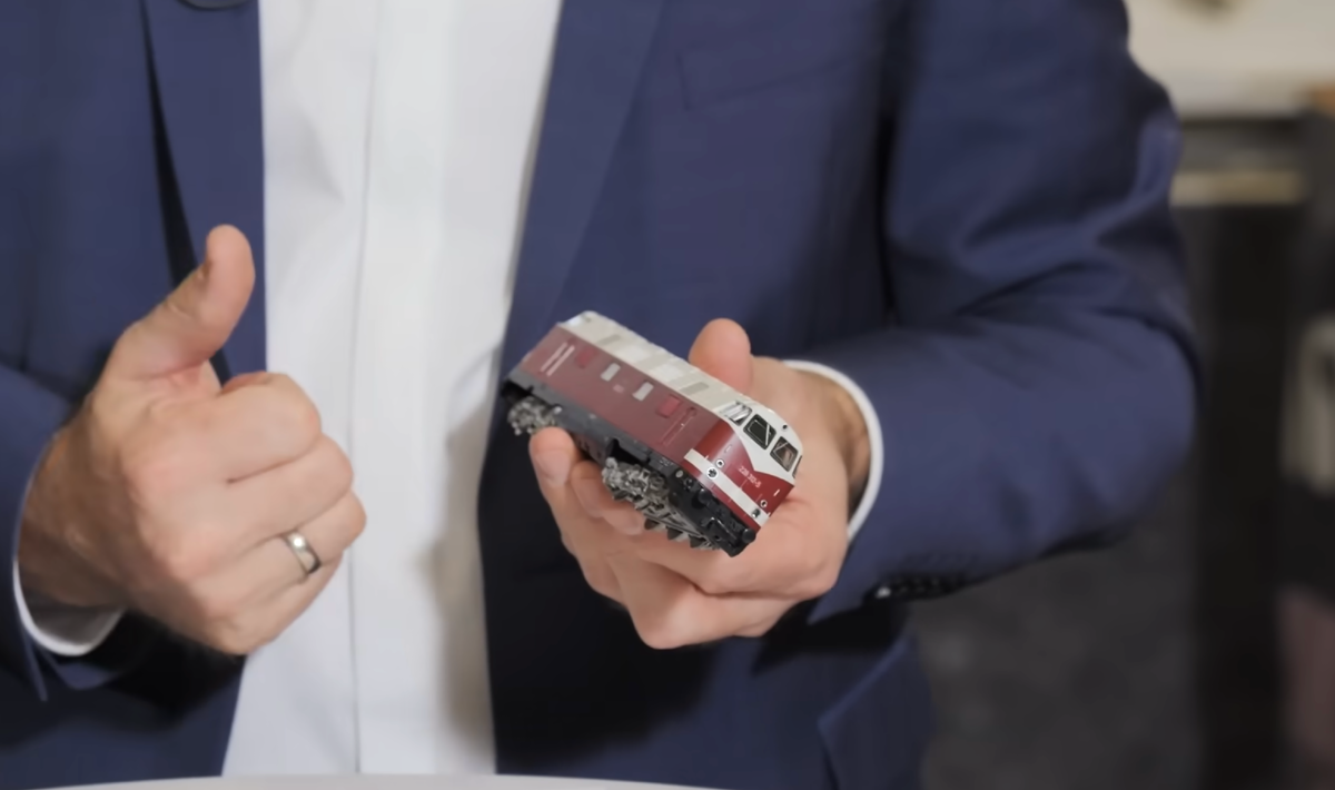H0 (1:87)
