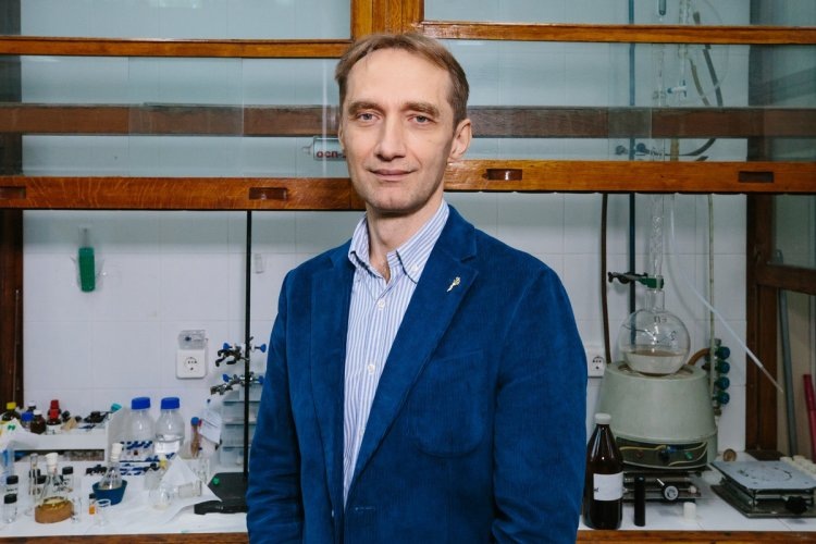 Заведующий лабораторией металлокомплексных и наноразмерных катализаторов ИОХ РАН академик Валентин Павлович Анаников.  Фото: Ольга Мерзлякова / «Научная Россия»