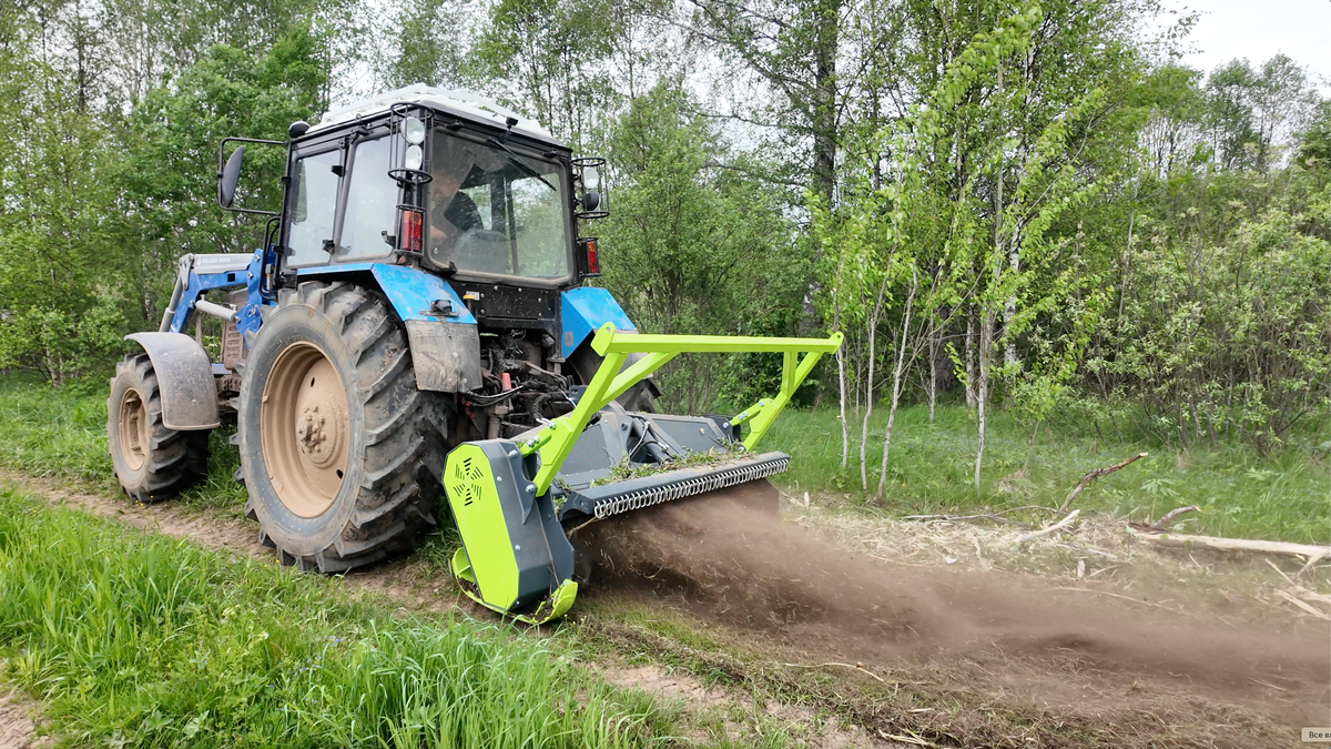 Трактор Беларус-1221.3 с мульчером NIUBO TMD 200