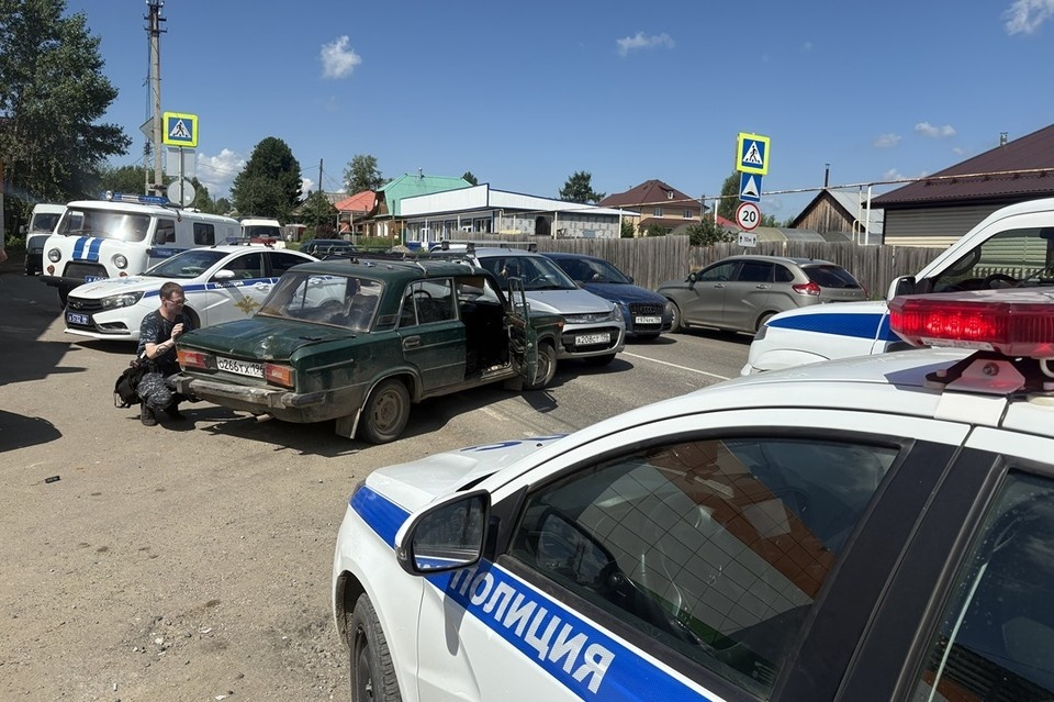    Во время погони «Жигули» врезались в две машины. Фото: Госавтоинспекция Свердловской области