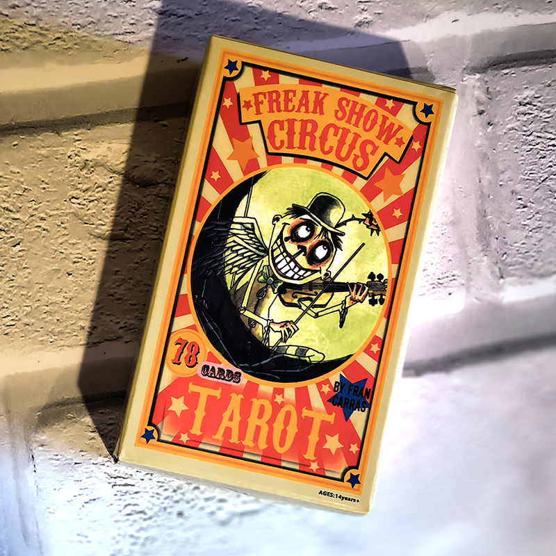 Freak Show Circus Tarot: дизайн коробки (фото моё)