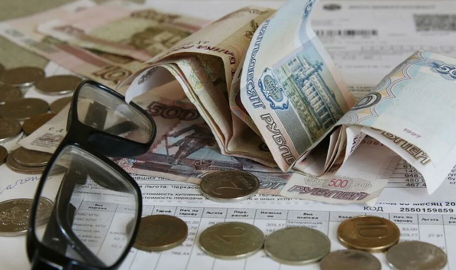 Коммунальщики незаконно забрали у россиян 4 млрд лишних рублей. И их нам не вернут