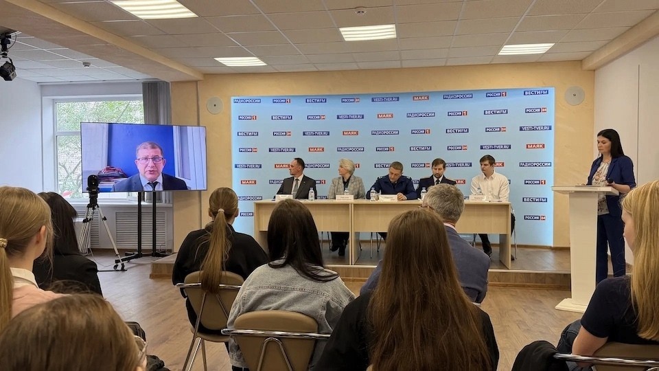    Участники круглого стола обсудили методы борьбы с мошенниками, использующими социальную инженерию. ПТО