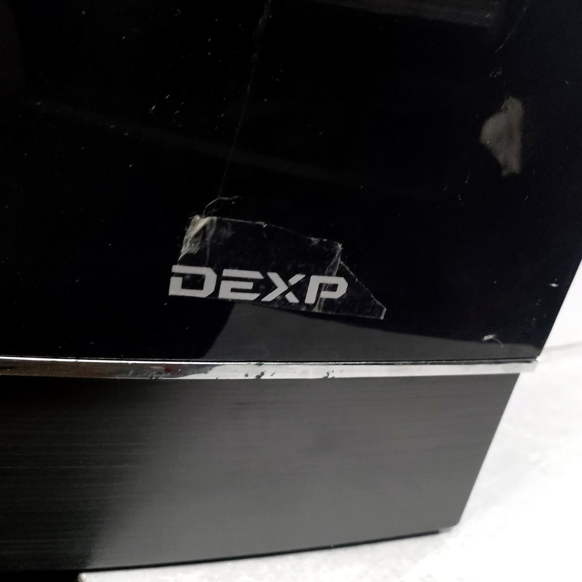      DEXP Aquilon перед осмотром. Сначала смотрим, что уже стоит внутри, и только потом решаем, какую память и систему ставить.