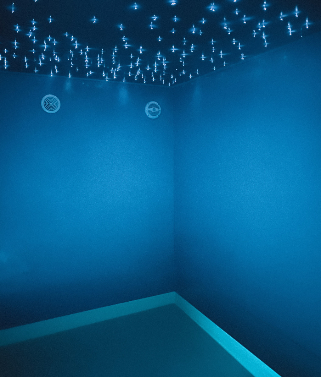 Современная просторная флоат-камера в студии Float Time