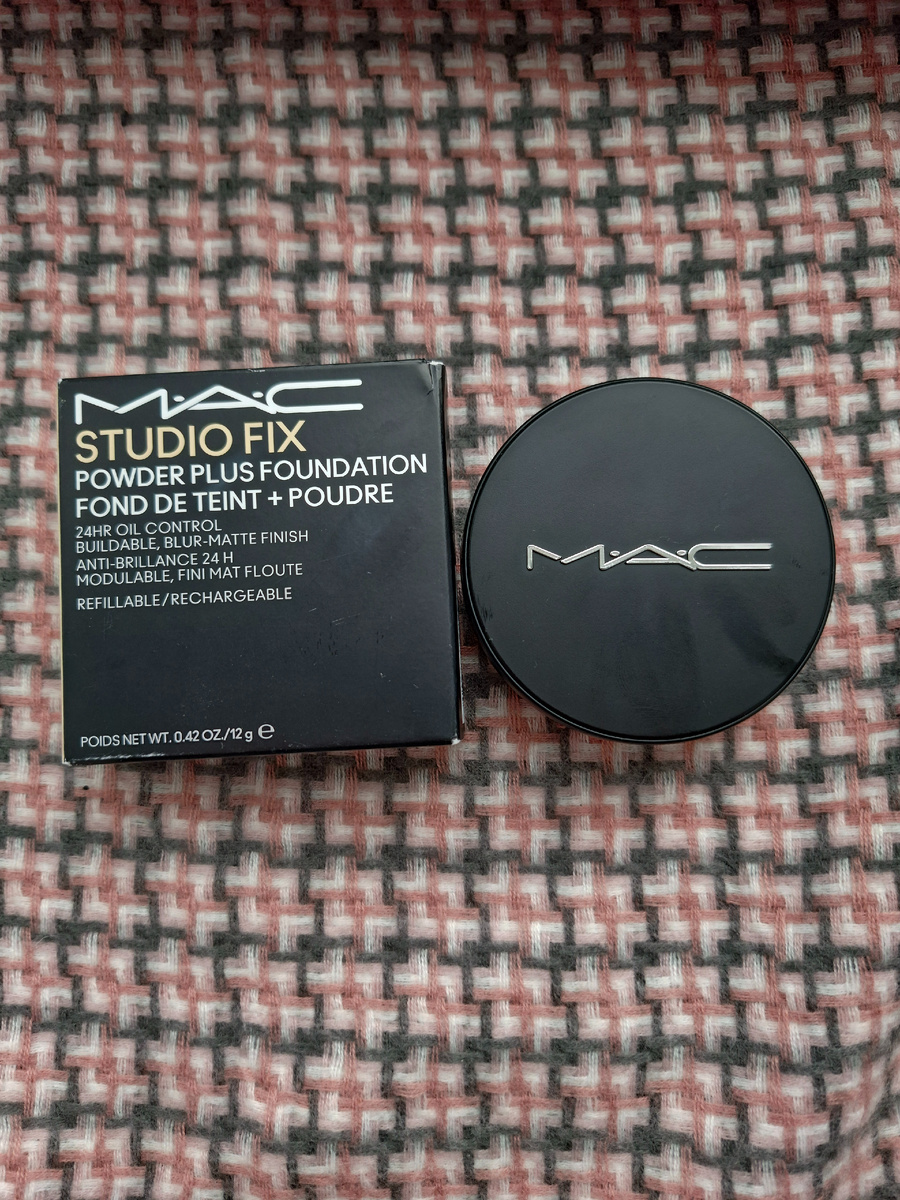 Компактная пудра для лица MAC Studio Fix Powder Plus Foundation. Оттенок NC5.