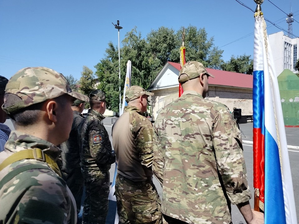    Церемонию посетили атаманы казачьих обществ, представители военного комиссариата, а также семьи и друзья бойцов. Фото: Первый отдел ОКВ