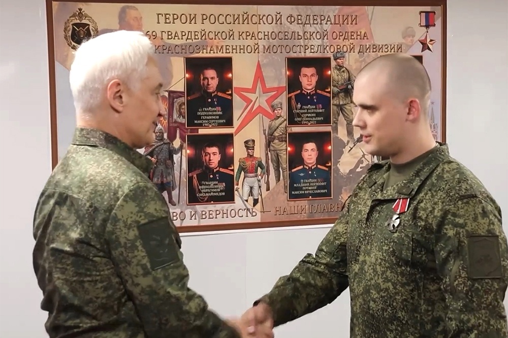    Министр обороны РФ Андрей Белоусов (слева) посетил командный пункт группировки войск "Север". / Фото: Министерство обороны РФ