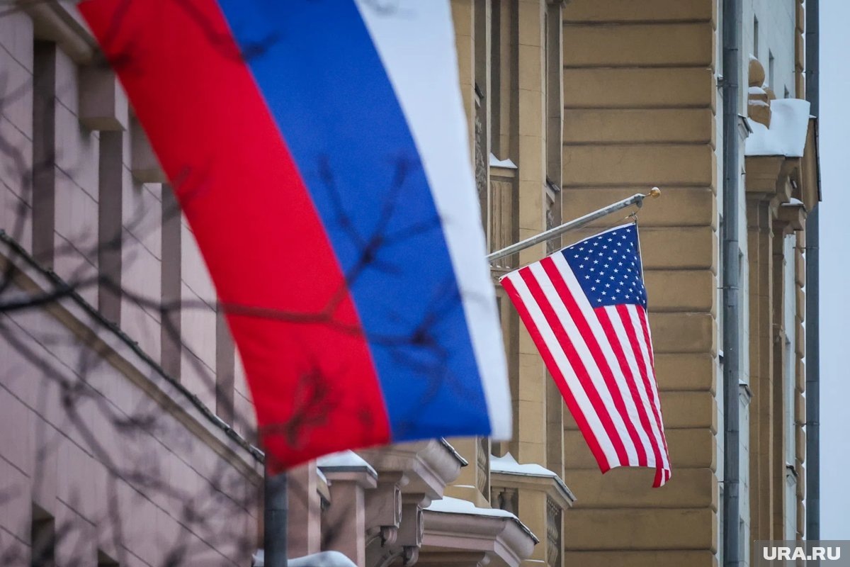     Все попытки давить на РФ с помощью силы всегда заканчивались плачевно, заявил политолог