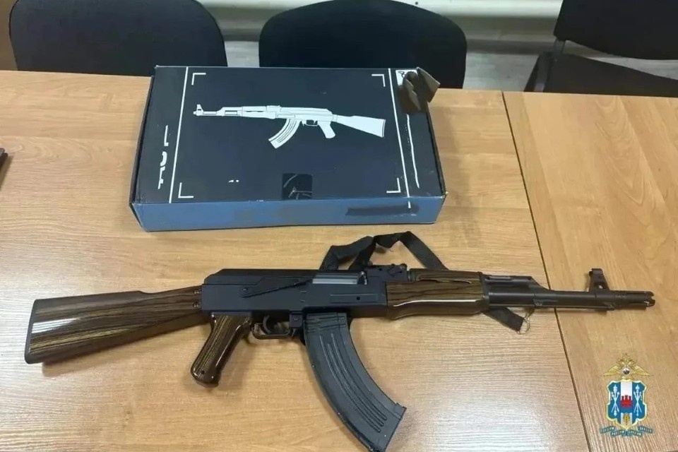    Игрушечное оружие было похоже на настоящий автомат. Фото: ГУ МВД России по Ростовской области