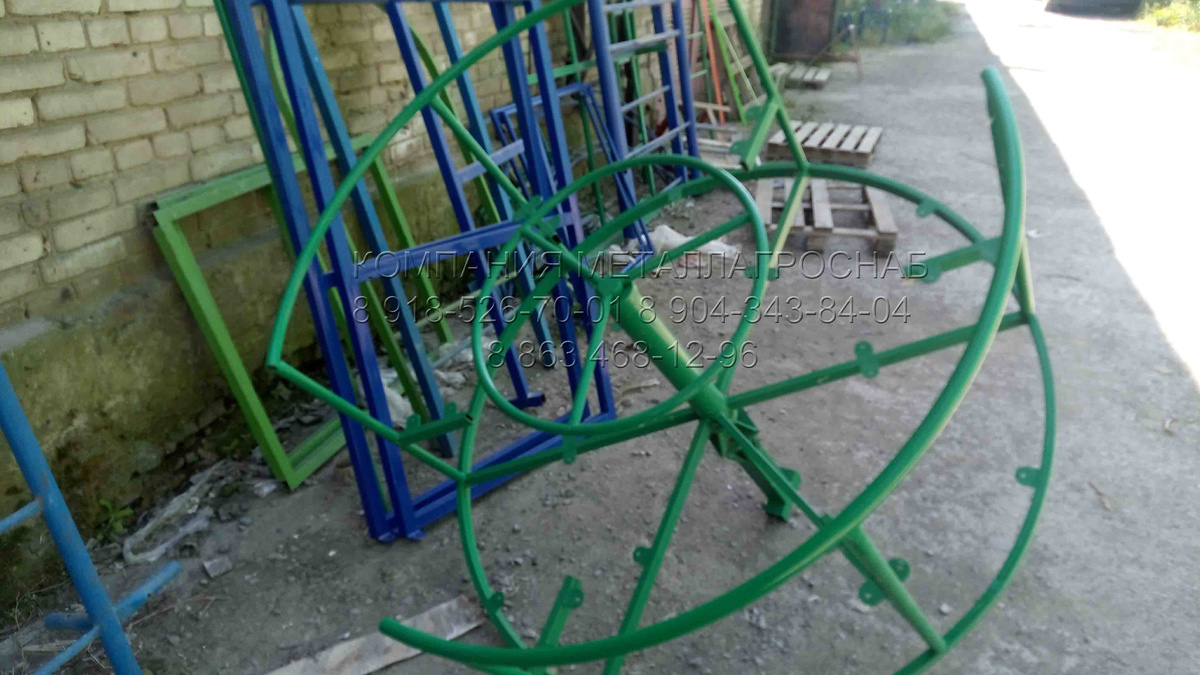 каркас детской карусели с рулём.