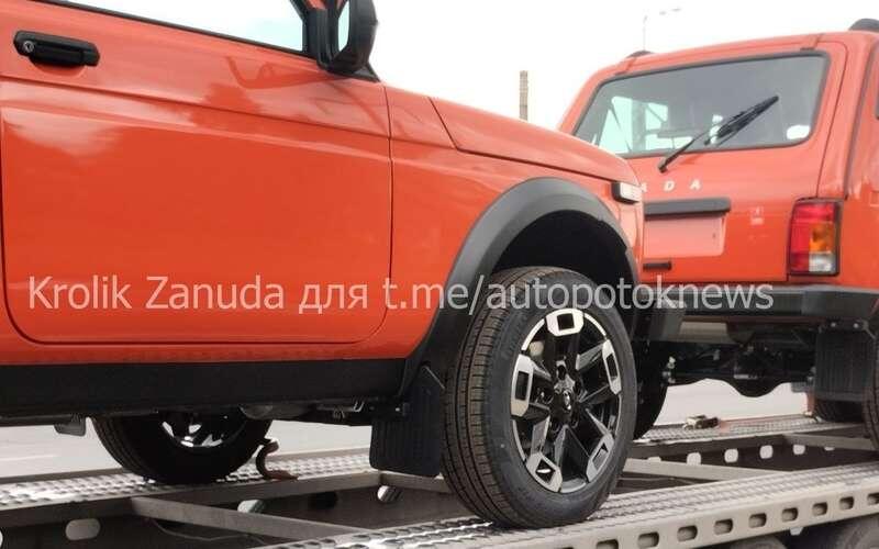 Внедорожники в новом цвете на автовозе в ТольяттиВнедорожники Lada Niva Sport начали окрашивать в оранжево-красный оттенок
📷
