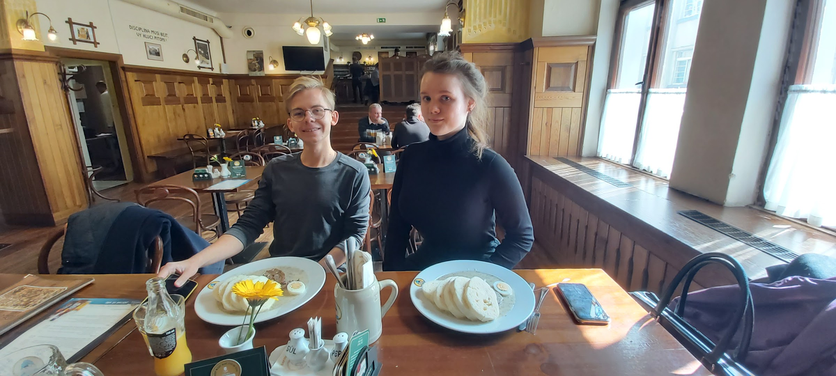 фото атвора: тут, конечно, не столовая, а вполне себе ресторан, но еда в столовой примерно такая же)))