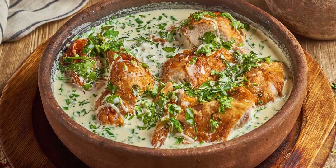 Шкмерули из курицы по-грузински: сочная курица в ароматном чесночном соусе