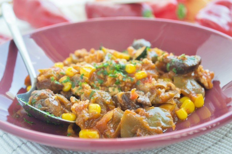 Жареная свинина с кабачками и кукурузой на сковороде — сочное и сытное блюдо за 30 минут