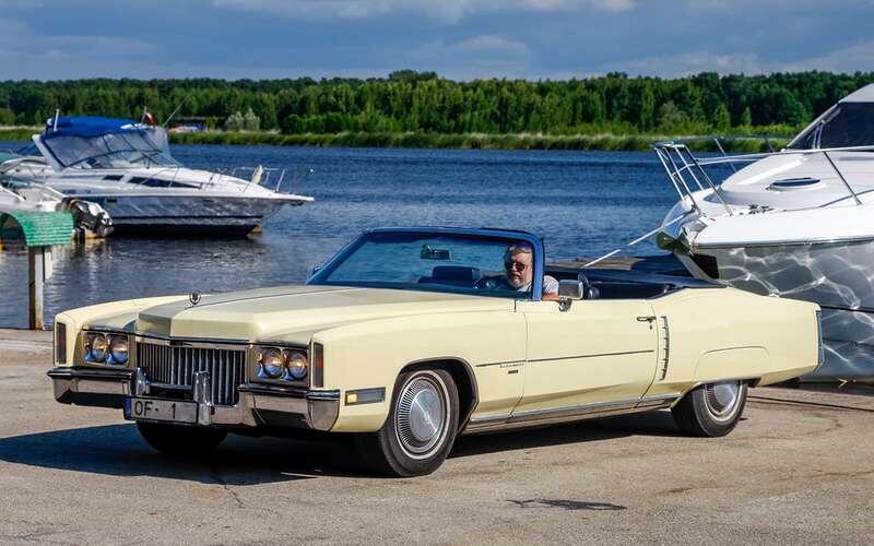 Cadillac EldoradoЗИЛ‑117В, Cadillac Eldorado и Rolls-Royce Corniche
📷
