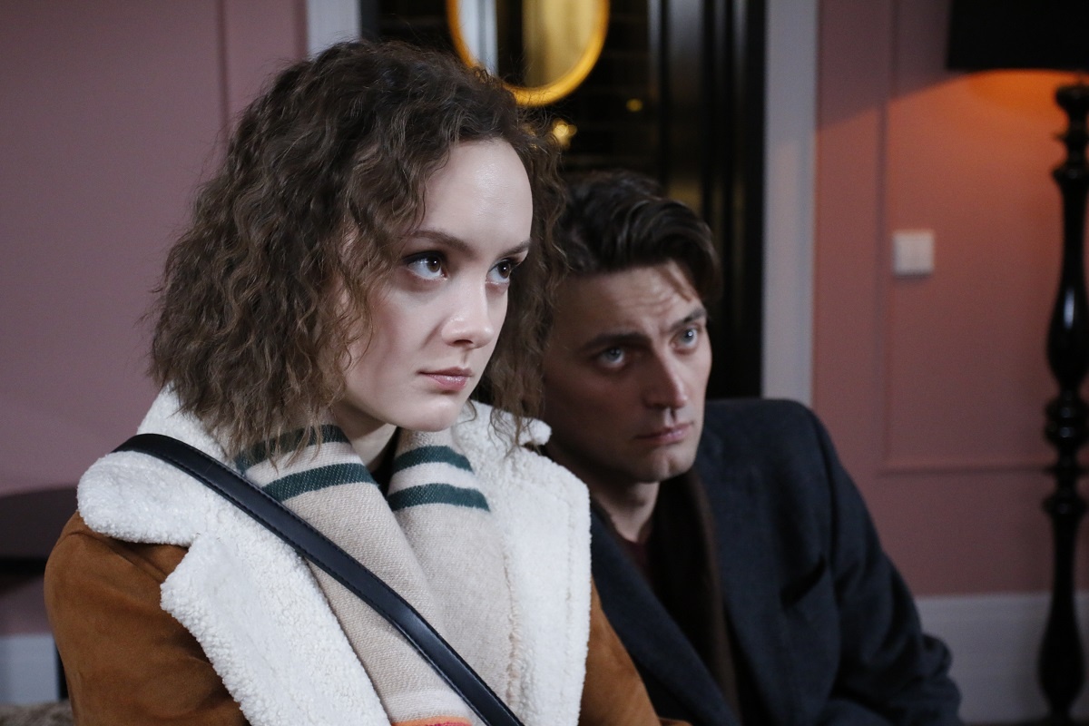 Кадр из сериала Звезды и Лисы (2019)
