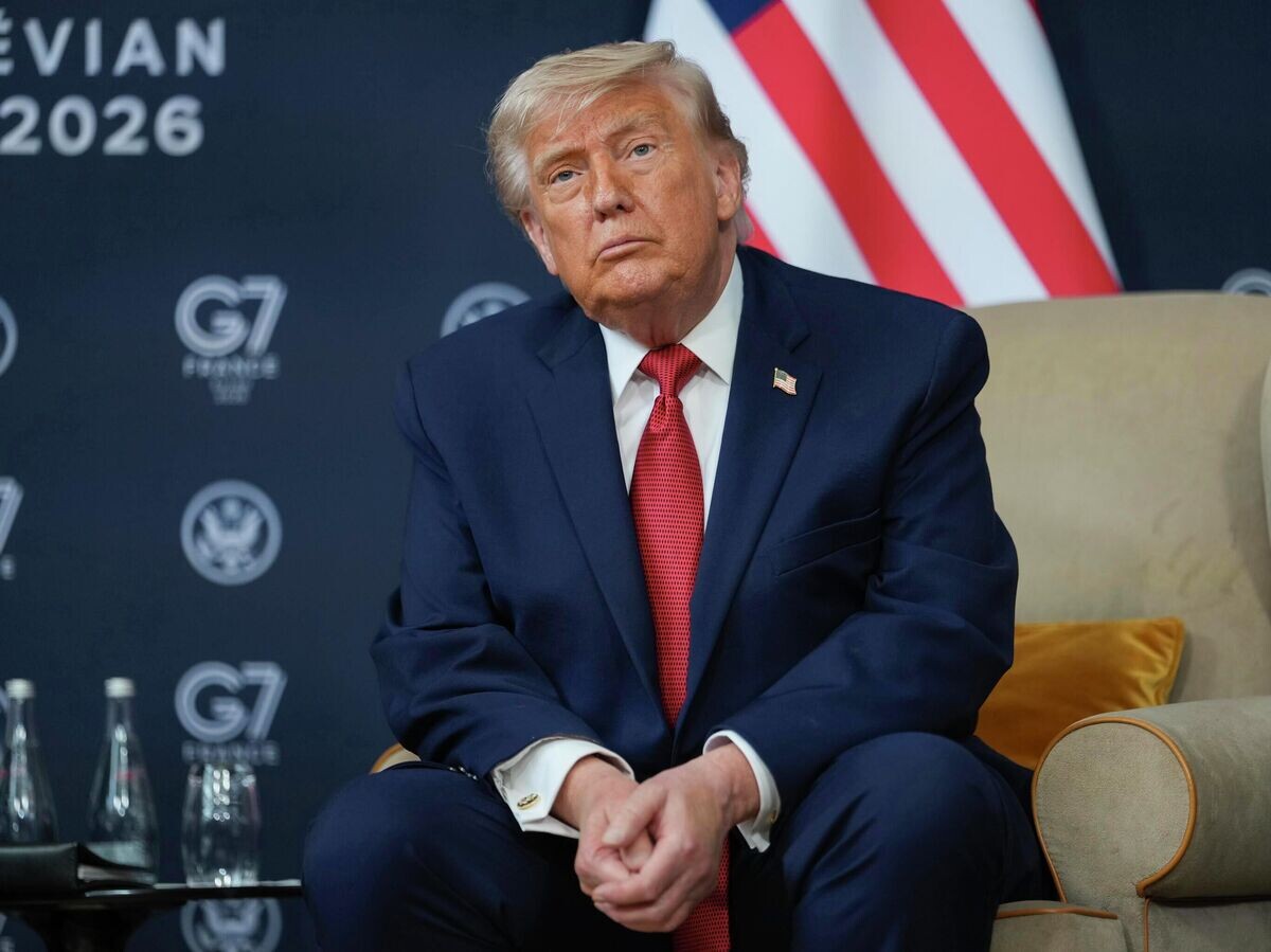    Президент США Дональд Трамп во время встречи с президентом Египта Абделем Фаттахом ас-Сиси на саммите G7 во Франции | © AP Photo / Julia Demaree Nikhinson