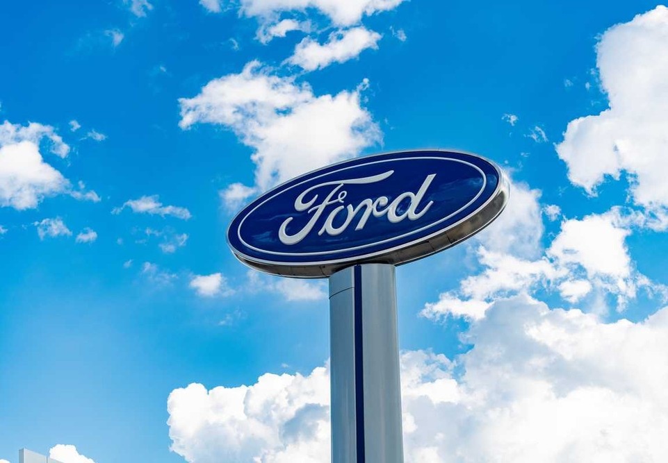    На заводе Ford начали разбирать по одному двигателю в день. just dance / Shutterstock.com / Fotodom.