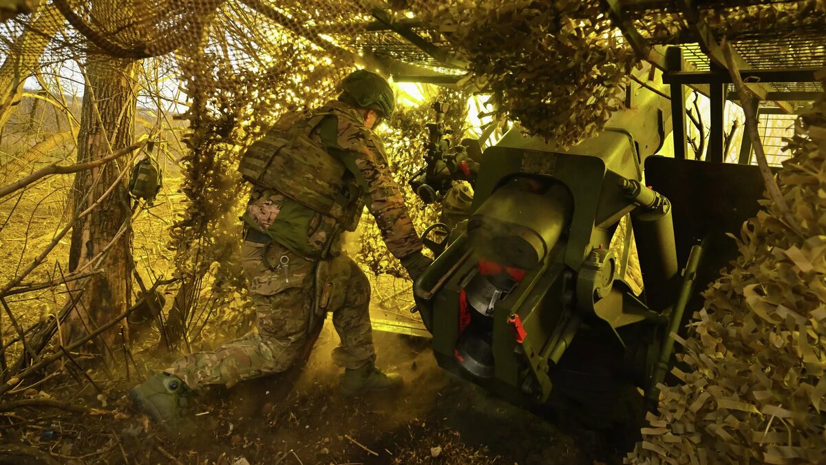 Боевая работа расчета гаубицы Д-30 группировки войск "Центр"
© Sputnik / Станислав Красильников