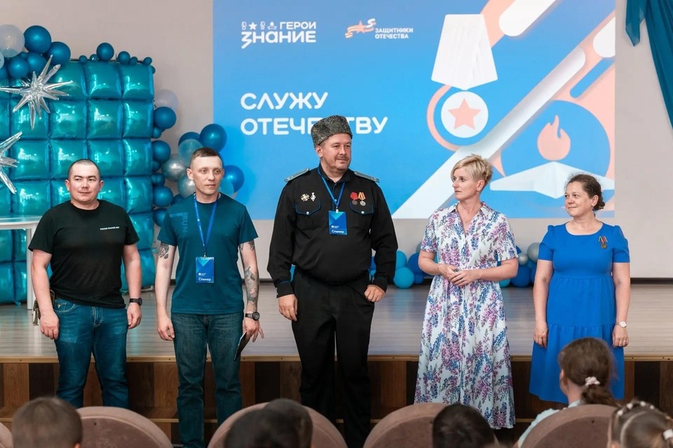    Такие встречи в городе-герое проходят регулярно. Фото: канал Михаила Развожаева в MAX