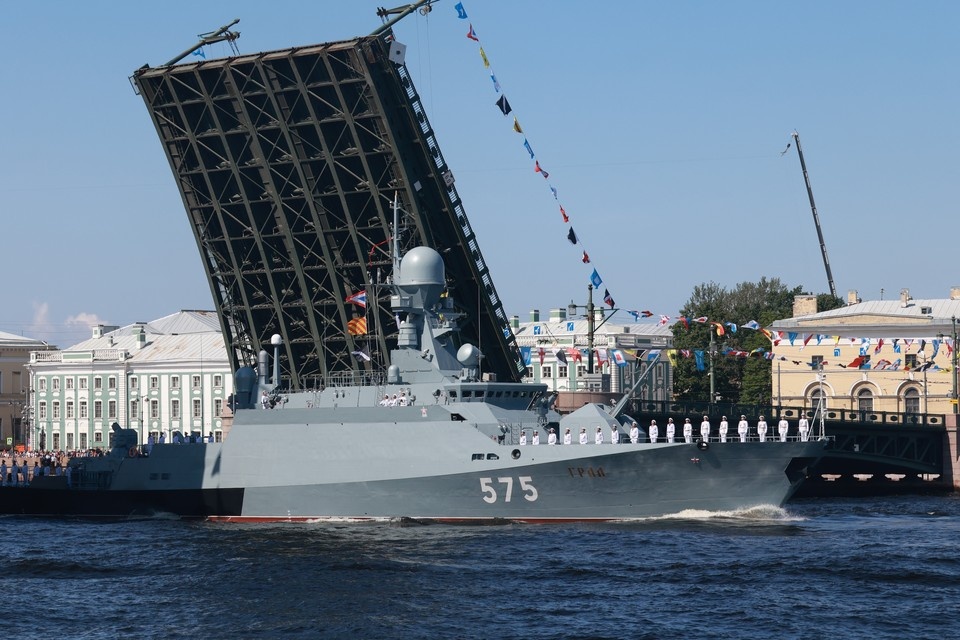    Последний раз парад ВМФ проводился в Петербурге в 2024 году. Вероника ОВСЯННИКОВА
