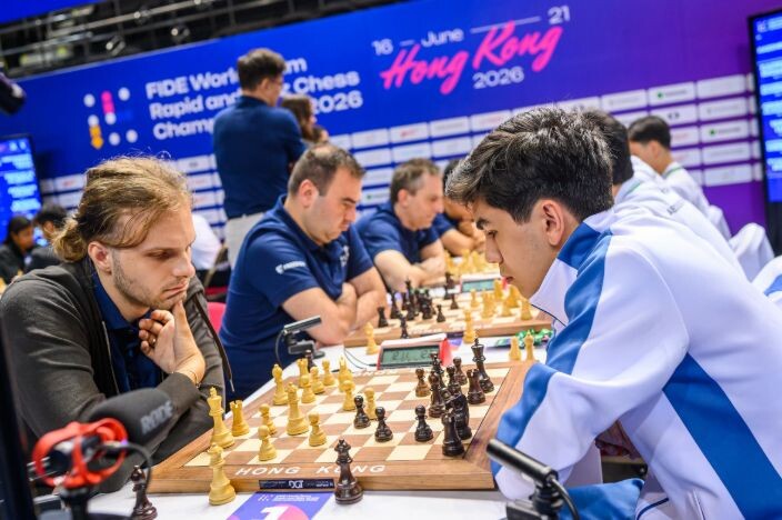 Сборная Kazchess в стартовый день чемпионата преподнесла настоящий сюрприз, возглавив турнирную таблицу. На снимке фрагмент встречи с командой Узбекистана.