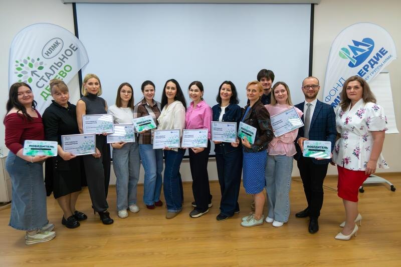    Фото в материале пресс-службы «ВИЗ-Стали». Церемония вручения грантов