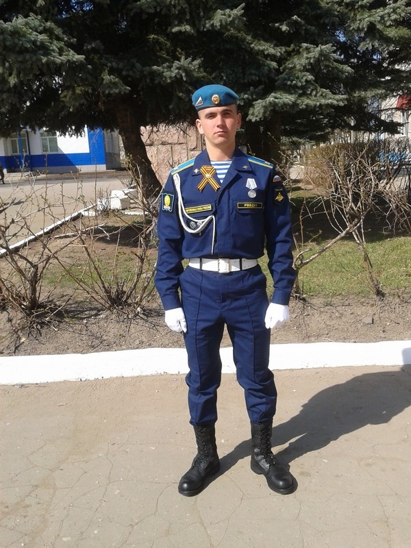 Курсант Рязанского высшего воздушно-десантнтого командного училища Григорий Слугин