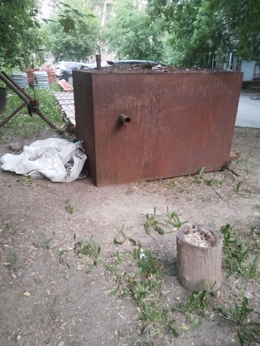 Вот такой бак сняли с чердака дома приятеля. 