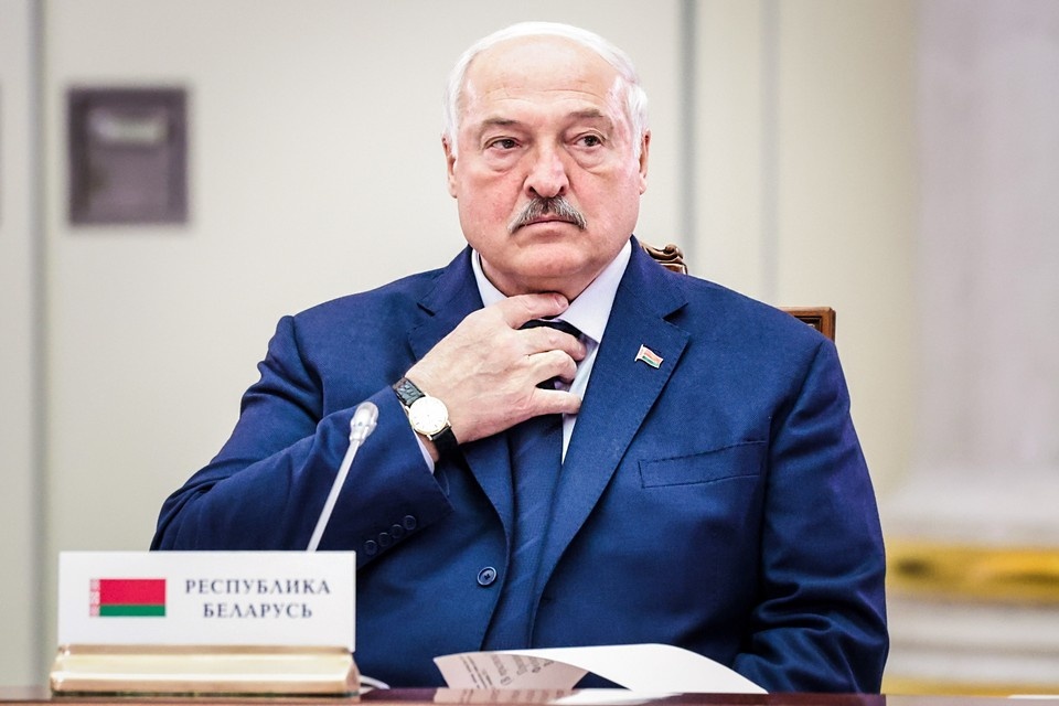    Лукашенко получил в подарок корову джерсейской породы по кличке Муся. Фото: Roman Naumov/URA.RU/Global Look Press