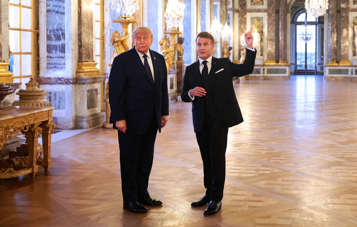    Президент США Дональд Трамп и президент Франции Эмманюэль Макрон  Anna Moneymaker/Pool Photo via AP