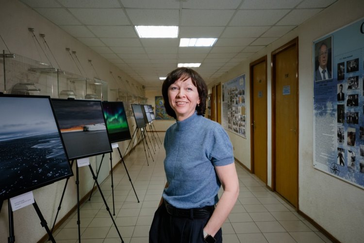 Старший научный сотрудник Института океанологии РАН В.В. Краснова: «Белухи — очень загадочные и интересные животные с крайне сложной социальной организацией».Фото: Ольга Мерзлякова / «Научная Россия»