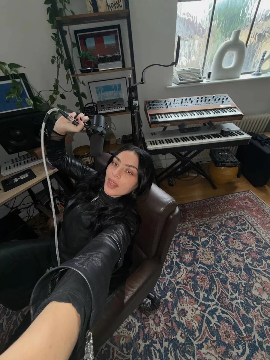 Charli XCX📷
