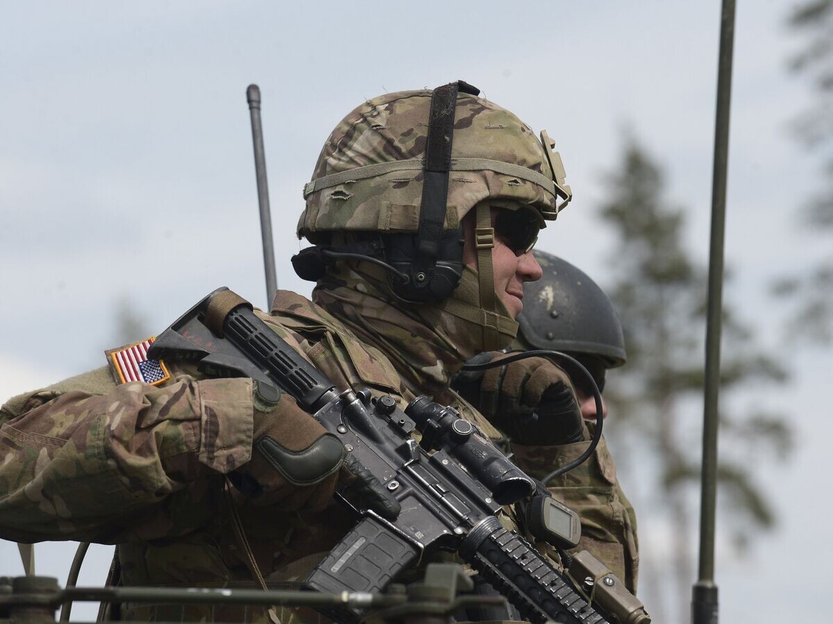    Военнослужащий армии США во время международных военных учений Saber Strike-2016 в Эстонии© РИА Новости . Сергей Степанов