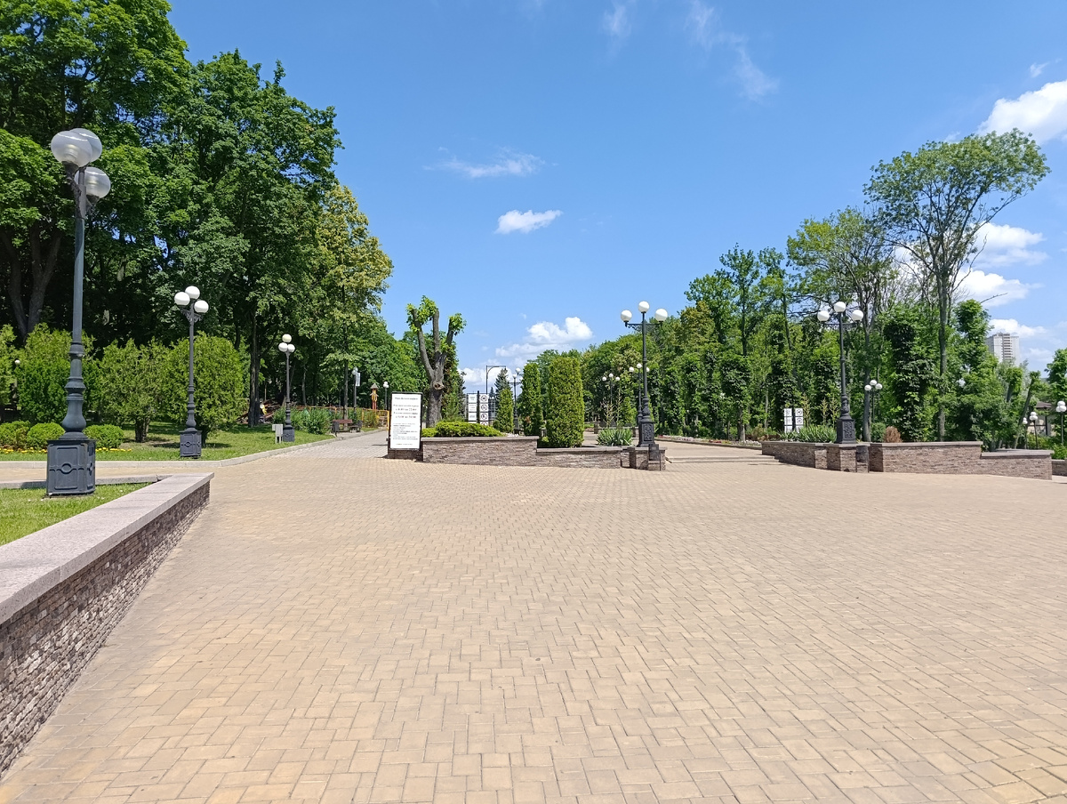 Центральная аллея Парка имени Щербакова.