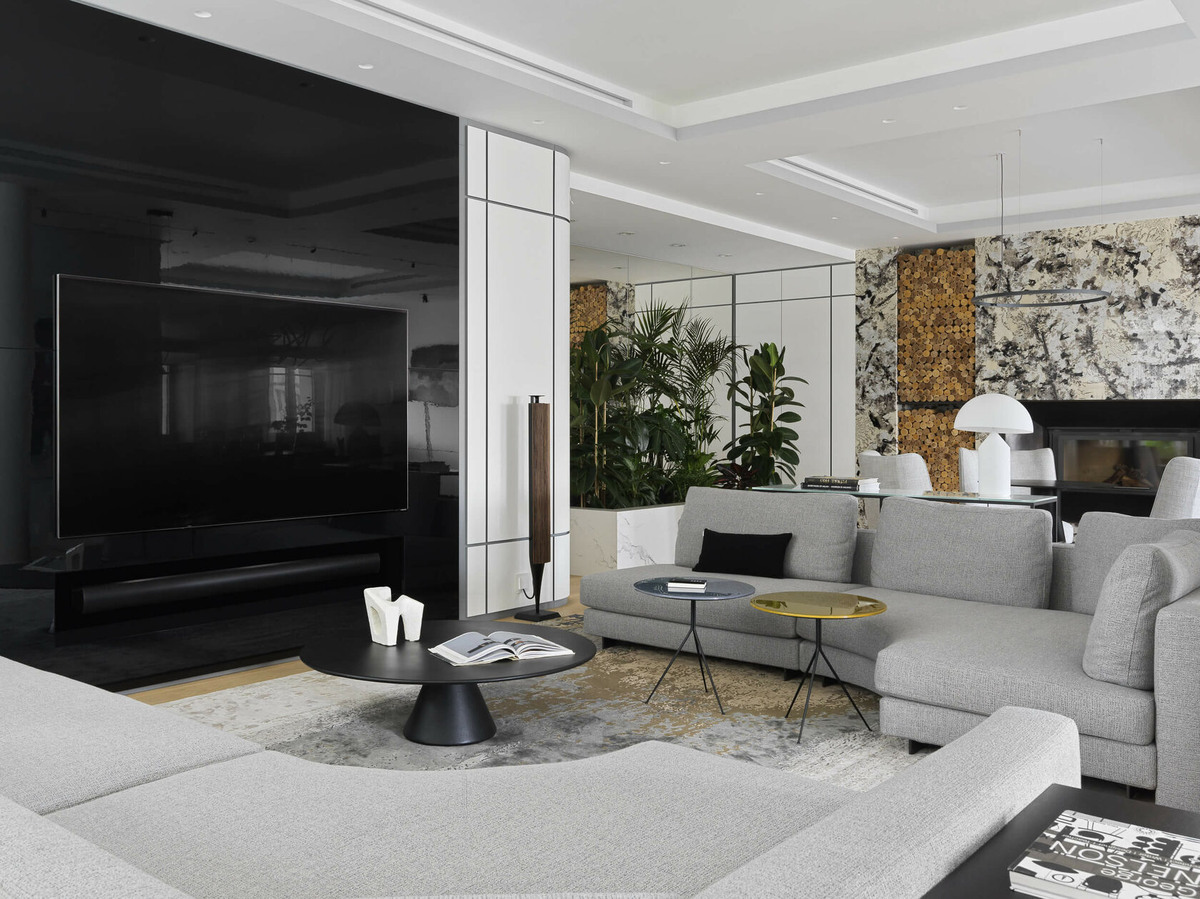 ЖК "Голутвинский, 10", автор проекта Оксана Сальберг-Вачнадзе. Тонированное зеркало в нишу телевизора.