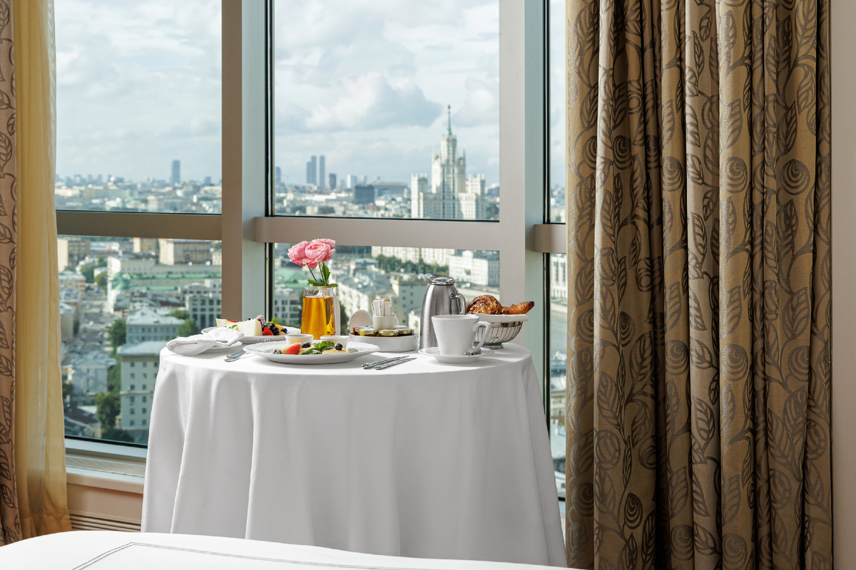 Утро в отеле в Москве Swissôtel Красные Холмы